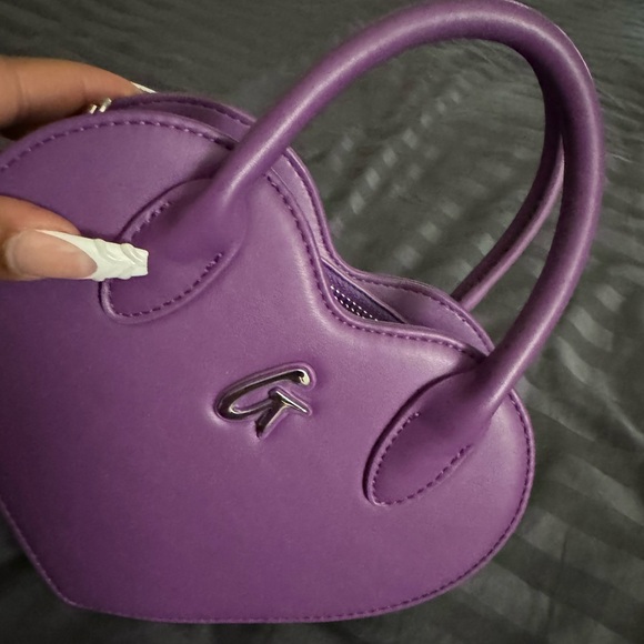 Exclusive Glamaholic Purple Heart shaped purse - Picture 4 of 4